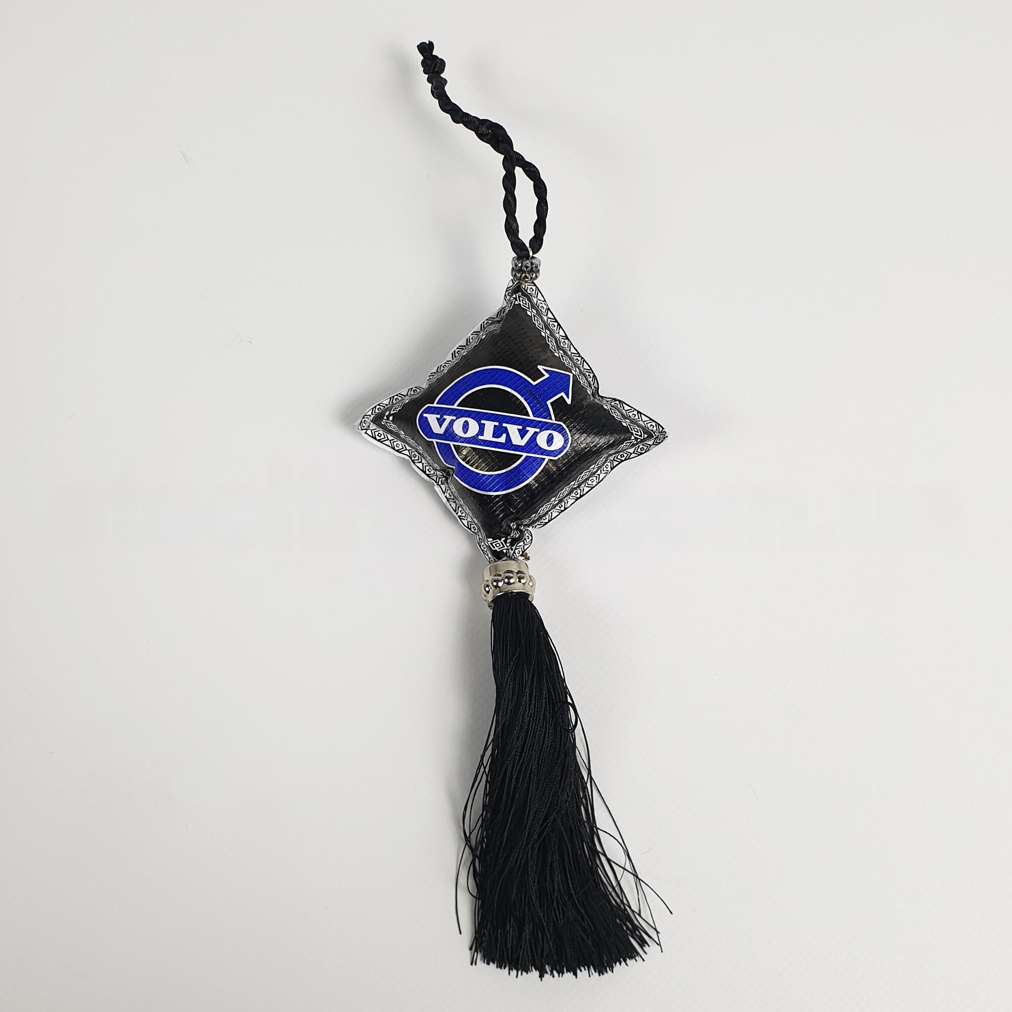 Декоративная подушка-кисточка VOLVO черная Декоративная подушка-кисточка VOLVO черная