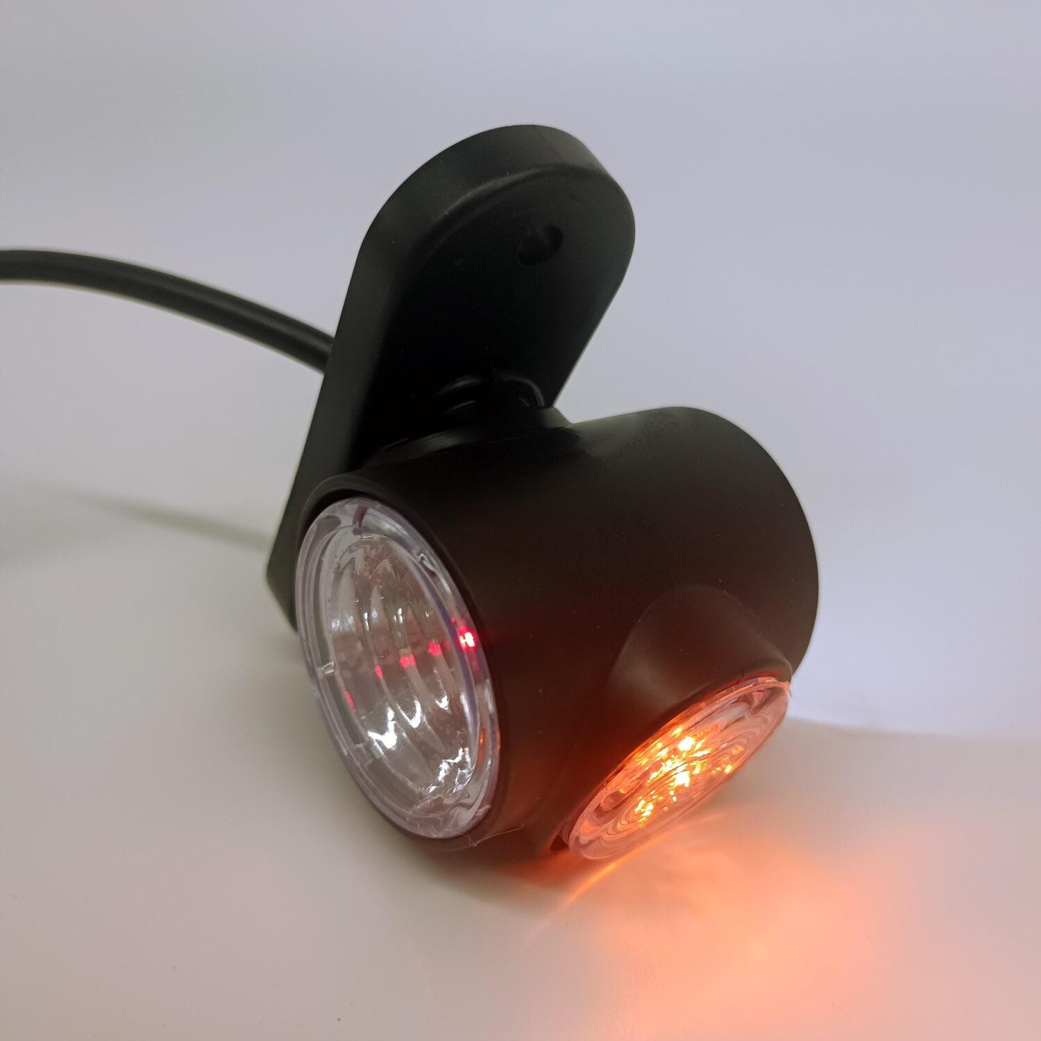 Фонарь габаритный рог (7см) трехцветный диодный BAD Фонарь габаритный рог (7см) трехцветный диодный BAD