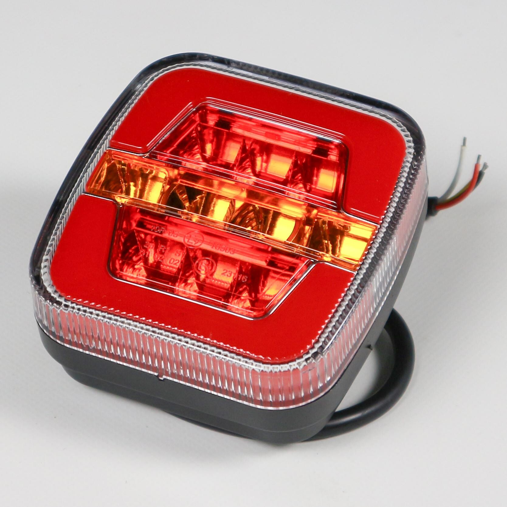 Фонарь задний FERZE универсальный диодный 10-30V