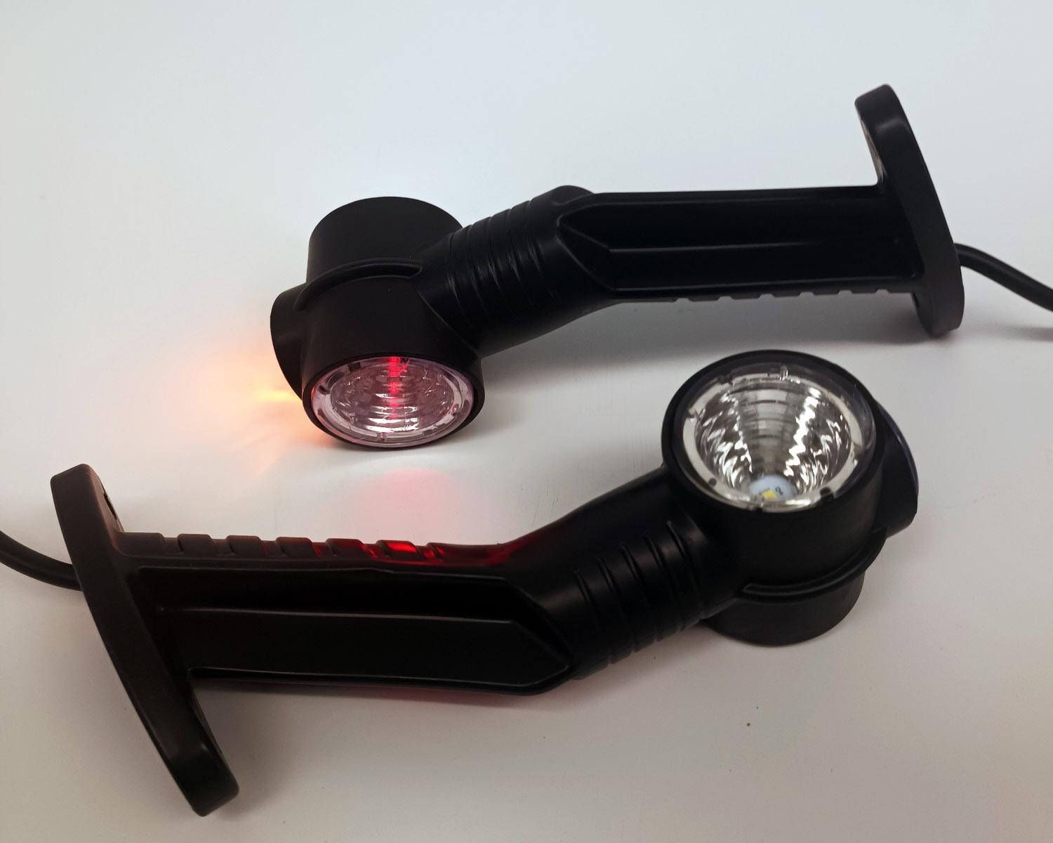 Ліхтар габаритний ріг (18см) триколірний діодний BAD Ліхтар габаритний ріг (18см) триколірний діодний BAD