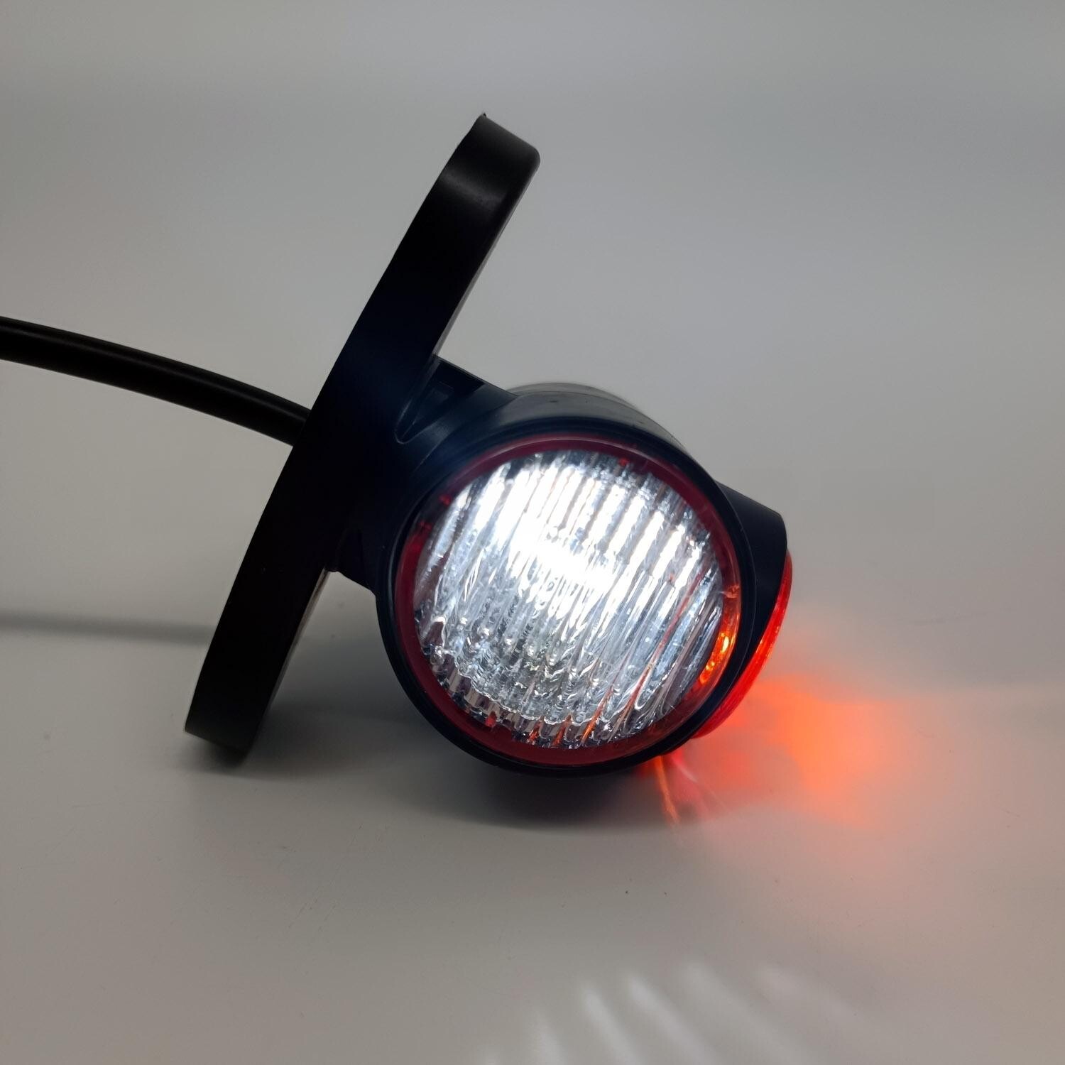 Ліхтар габаритний ріг (7см) триколірний діодний BAD Ліхтар габаритний ріг (7см) триколірний діодний BAD