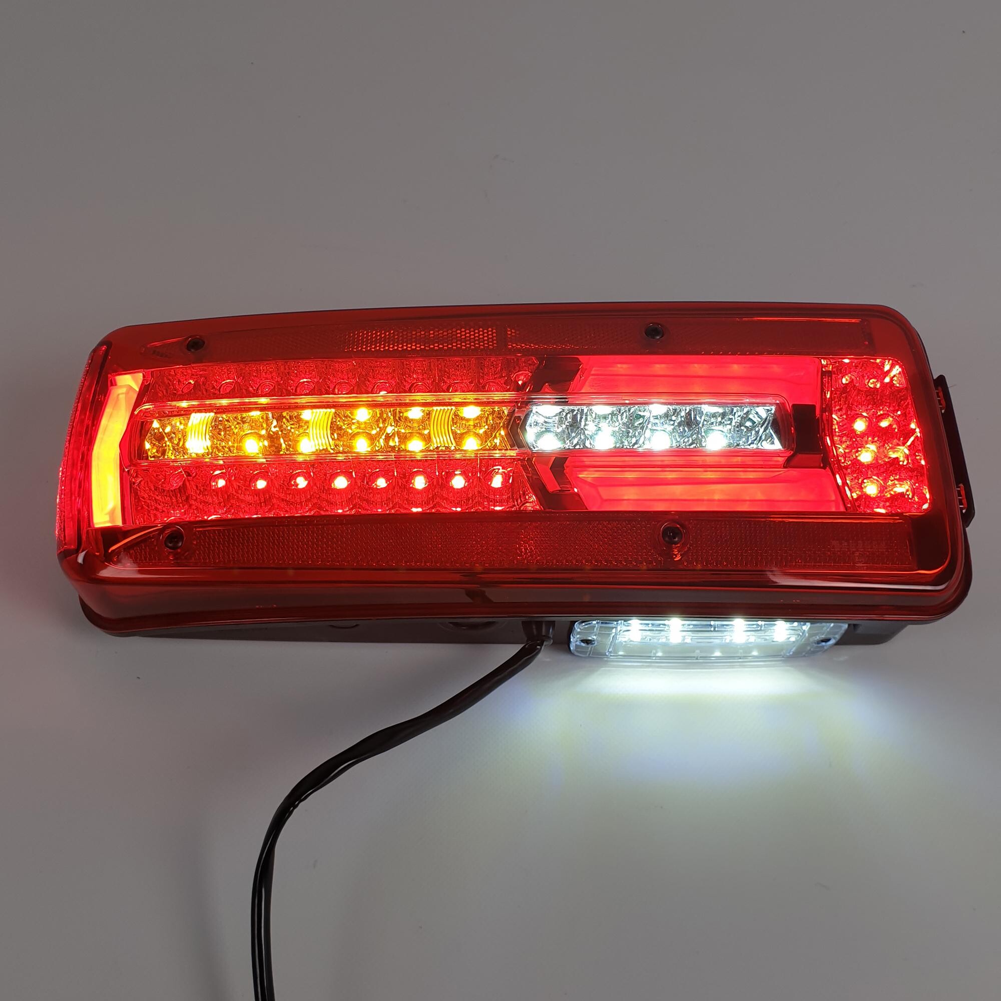 Фонарь задний LED MAN TGX - TGM - TGS (2013→) \лев.\ Фонарь задний LED MAN TGX - TGM - TGS (2013→) \лев.\