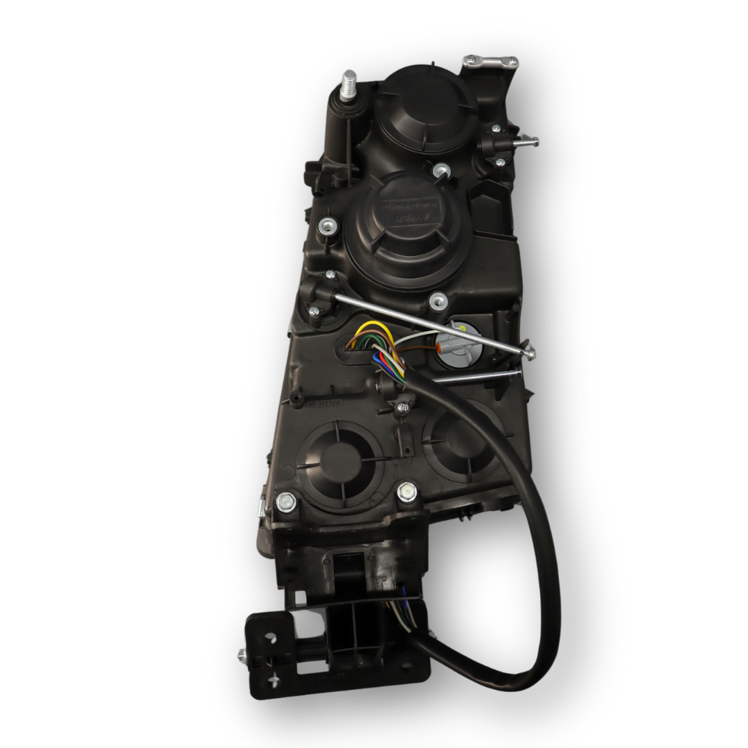 Фара VOLVO FH, FH12, FH16, FM (2002-2008) ручная регулировка; прямоугол.разъем правая (AYFAR) Фара VOLVO FH, FH12, FH16, FM (2002-2008) ручная регулировка; прямоугол.разъем правая (AYFAR)