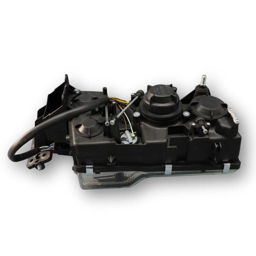 Фара VOLVO FH, FH12, FH16, FM (2002-2008) ручная регулировка; прямоугол.разъем правая (AYFAR) Фара VOLVO FH, FH12, FH16, FM (2002-2008) ручная регулировка; прямоугол.разъем правая (AYFAR)