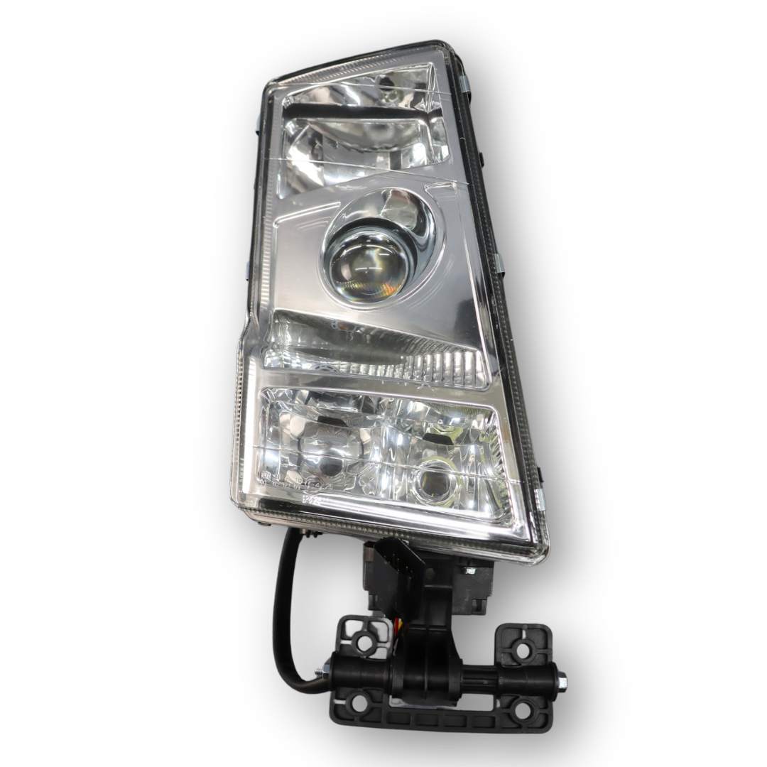 Фара VOLVO FH, FH12, FH16, FM (2002-2008) ручная регулировка; прямоугол.разъем правая (AYFAR) Фара VOLVO FH, FH12, FH16, FM (2002-2008) ручная регулировка; прямоугол.разъем правая (AYFAR)