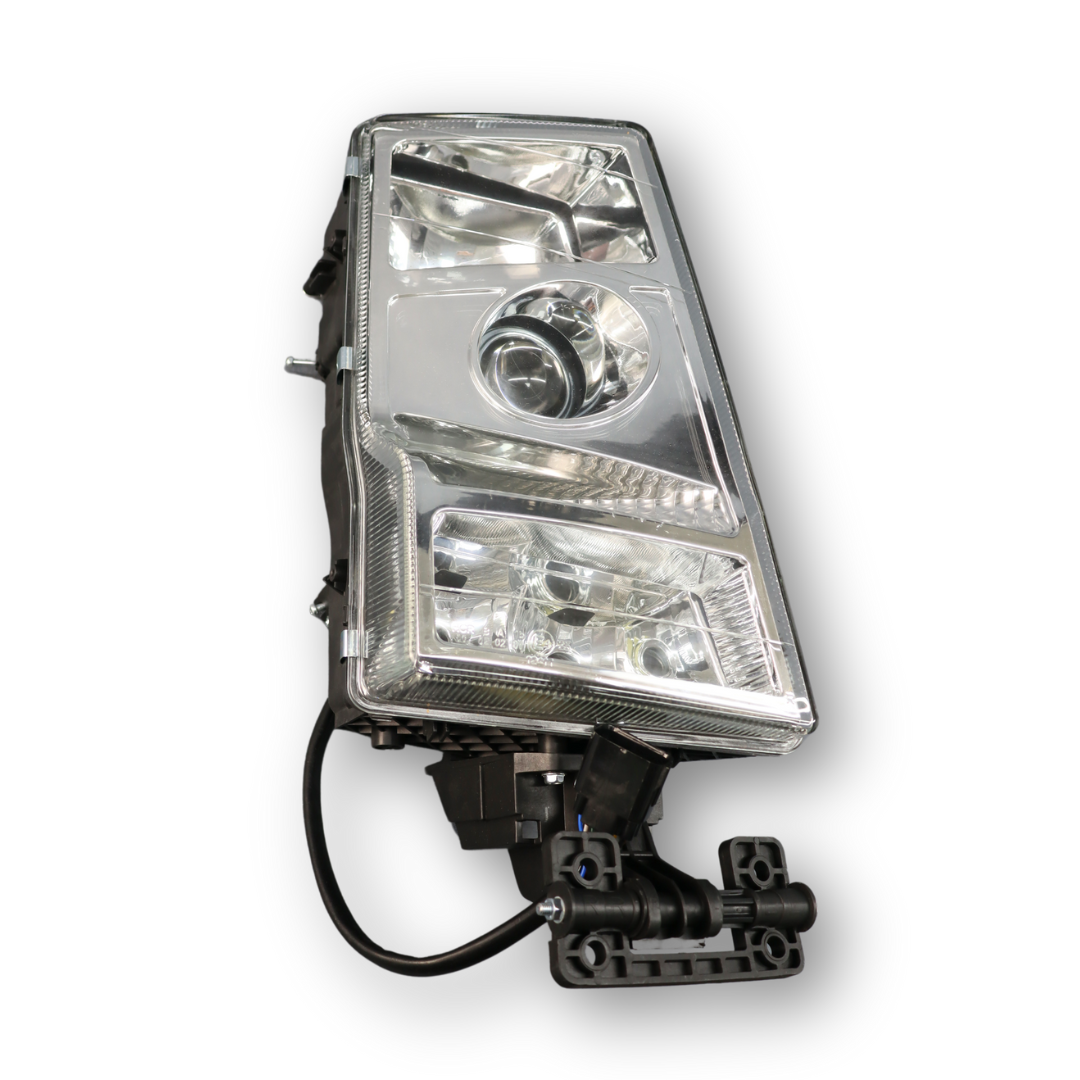 Фара VOLVO FH, FH12, FH16, FM (2002-2008) ручная регулировка; прямоугол.разъем правая (AYFAR) Фара VOLVO FH, FH12, FH16, FM (2002-2008) ручная регулировка; прямоугол.разъем правая (AYFAR)