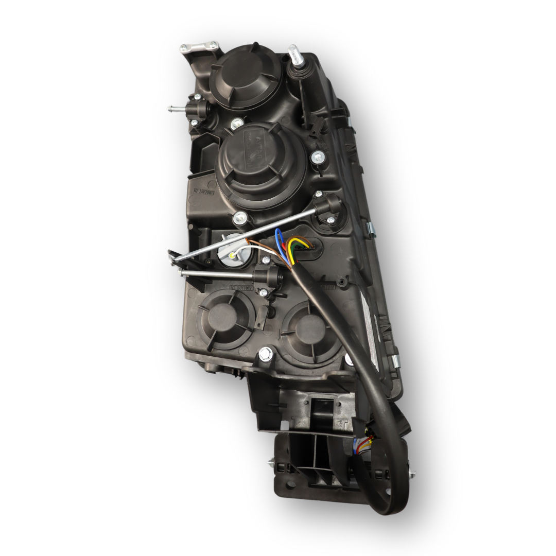 Фара VOLVO FH, FH12, FH16, FM (2002-2008) ручная регулировка; прямоугол. разъем, левая (AYFAR) Фара VOLVO FH, FH12, FH16, FM (2002-2008) ручная регулировка; прямоугол. разъем, левая (AYFAR)