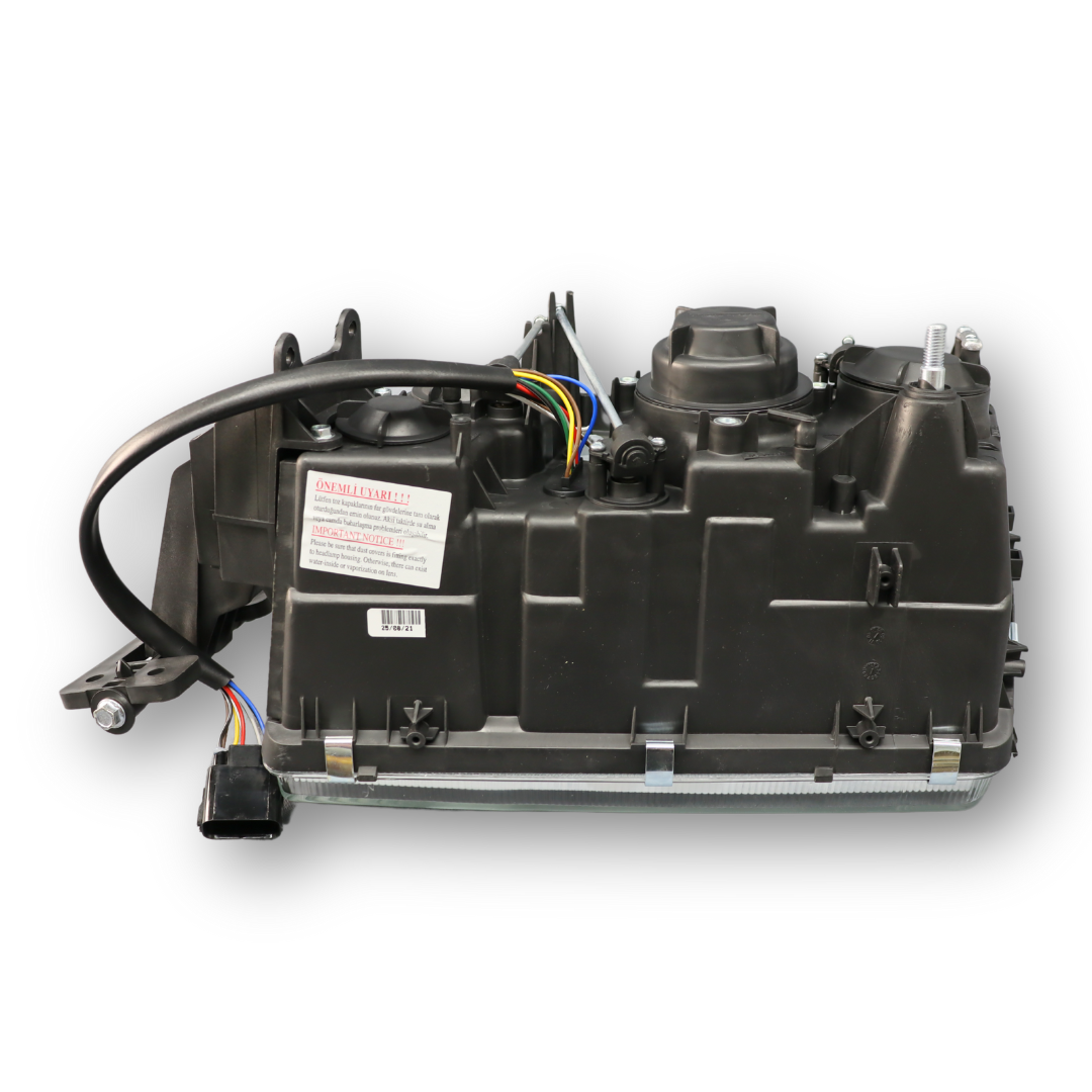 Фара VOLVO FH, FH12, FH16, FM (2002-2008) ручная регулировка; прямоугол. разъем, левая (AYFAR) Фара VOLVO FH, FH12, FH16, FM (2002-2008) ручная регулировка; прямоугол. разъем, левая (AYFAR)