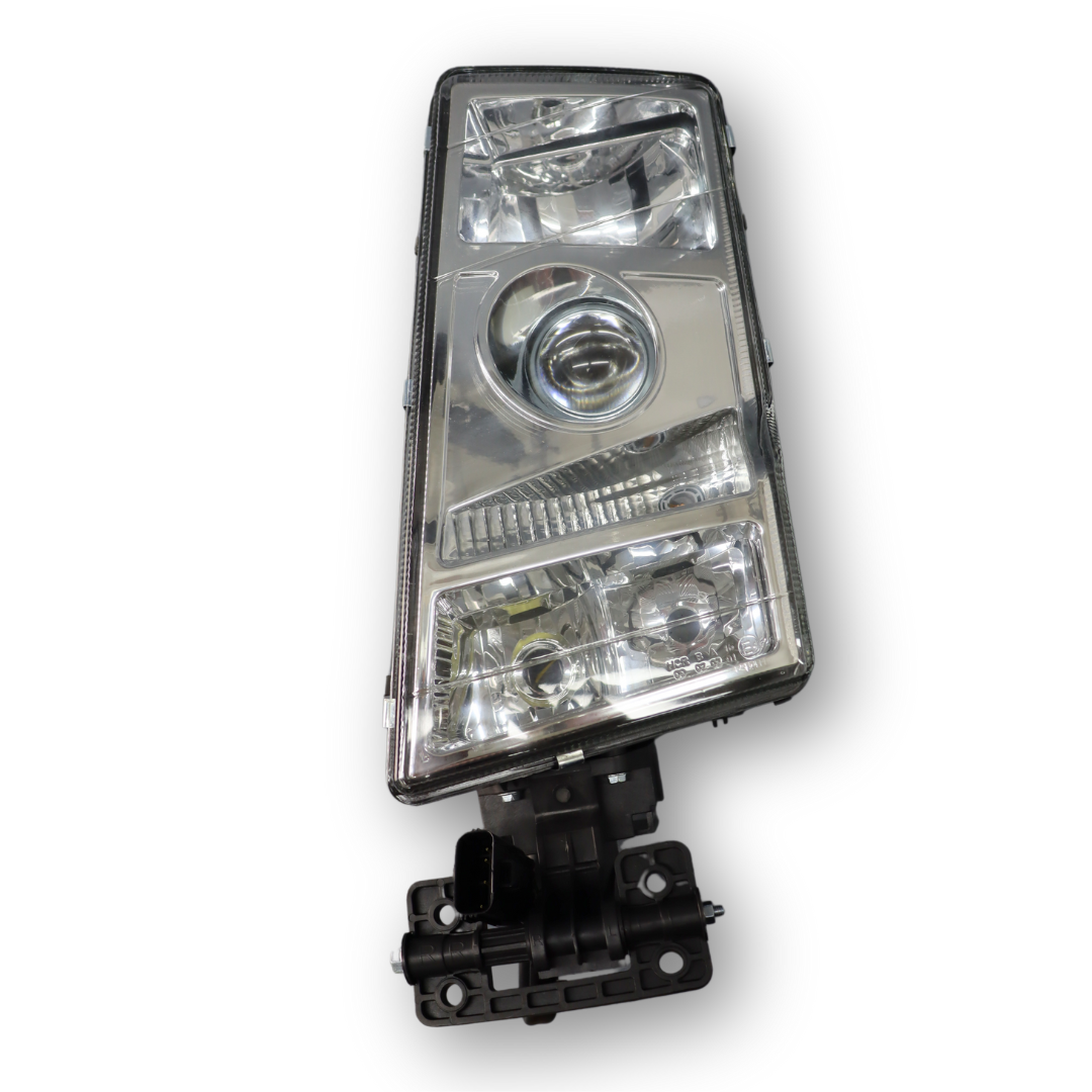 Фара VOLVO FH, FH12, FH16, FM (2002-2008) ручная регулировка; прямоугол. разъем, левая (AYFAR) Фара VOLVO FH, FH12, FH16, FM (2002-2008) ручная регулировка; прямоугол. разъем, левая (AYFAR)