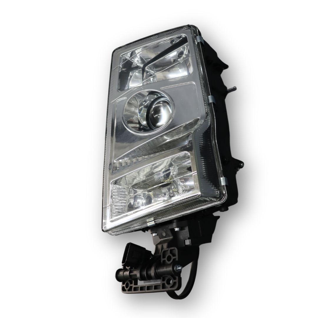 Фара VOLVO FH, FH12, FH16, FM (2002-2008) ручная регулировка; прямоугол. разъем, левая (AYFAR) Фара VOLVO FH, FH12, FH16, FM (2002-2008) ручная регулировка; прямоугол. разъем, левая (AYFAR)