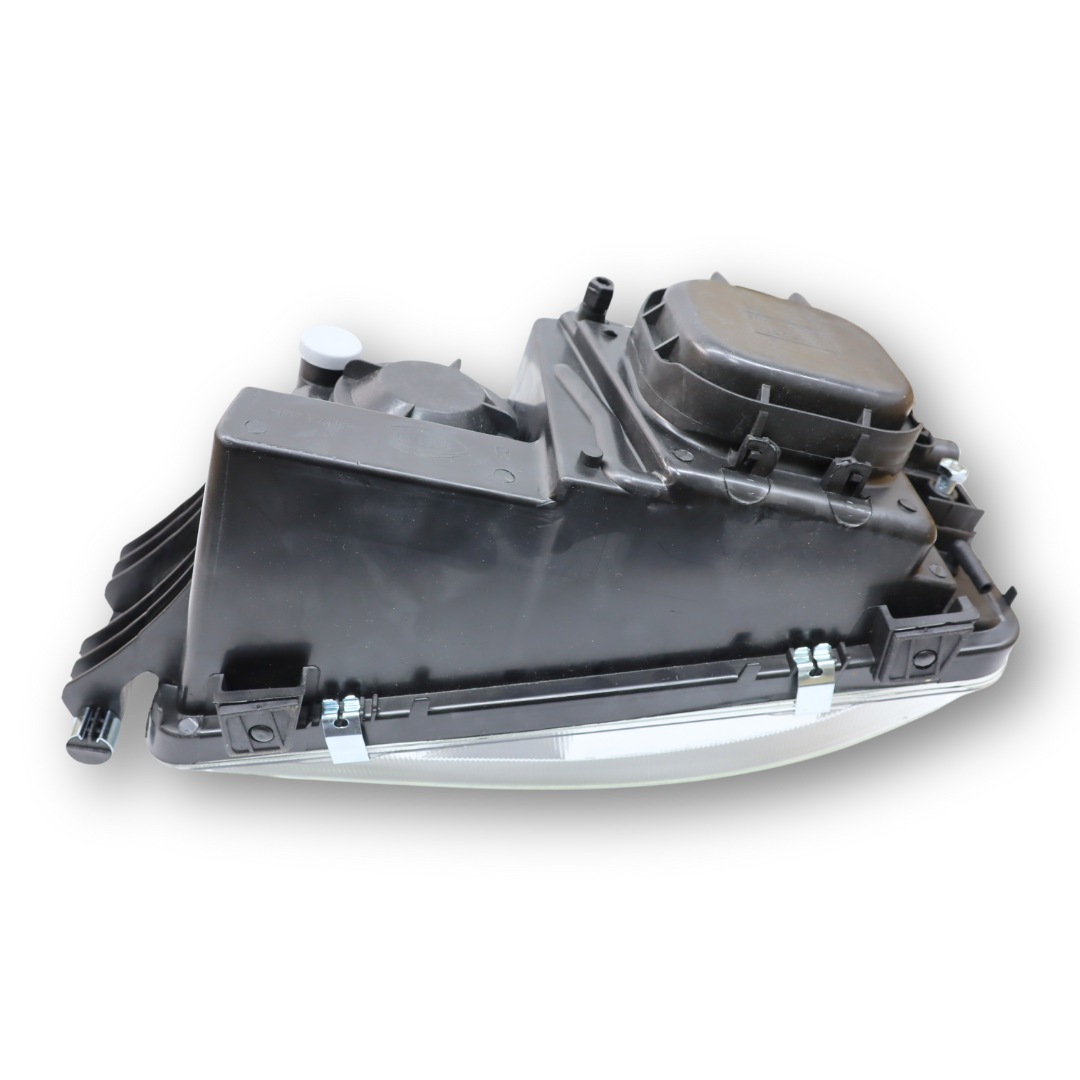 Фара MAN TGA, TGL,TGM, TGS (2000-...) правая (AYFAR) Фара MAN TGA, TGL,TGM, TGS (2000-...) правая (AYFAR)