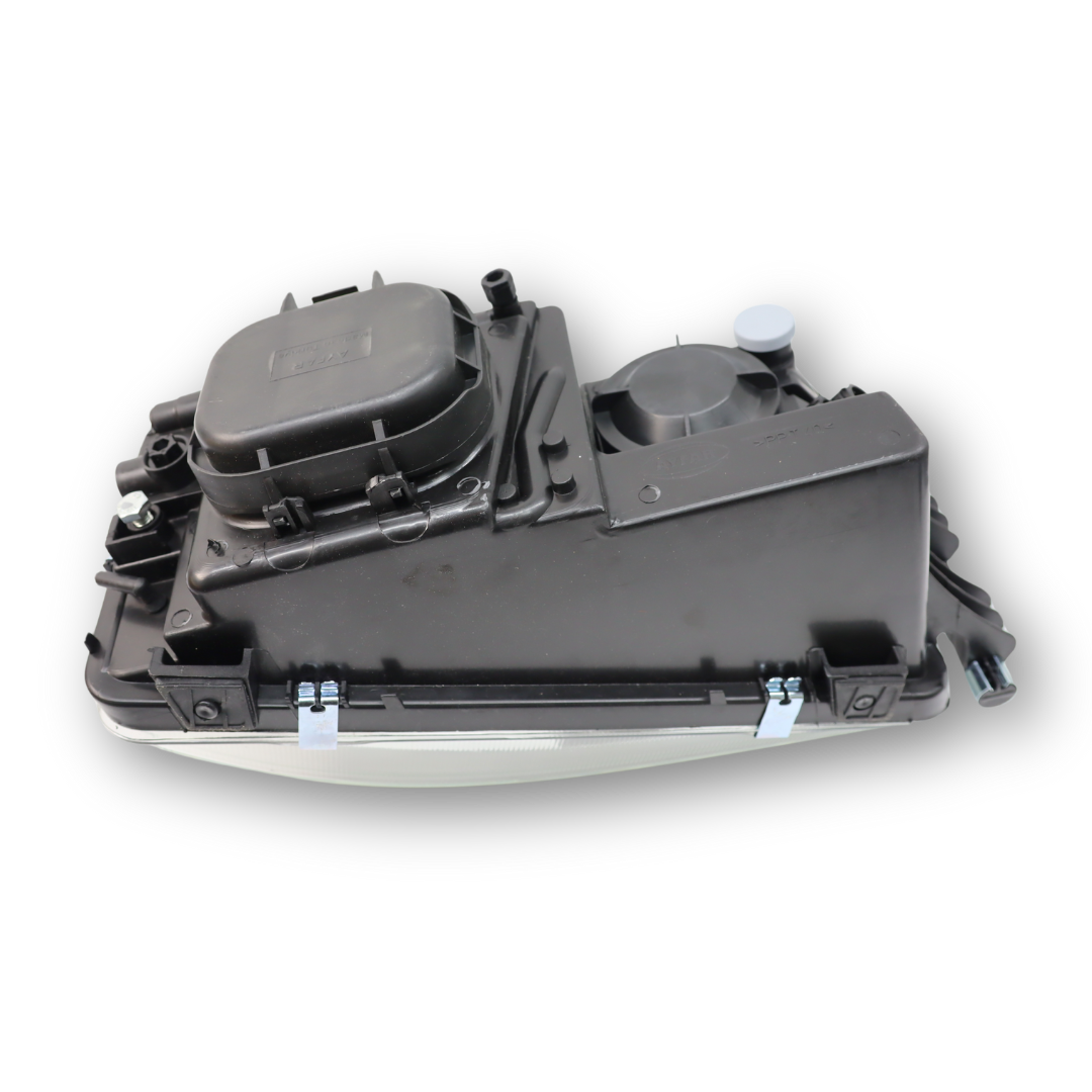 Фара MAN TGA, TGL,TGM, TGS (2000-...) левая (AYFAR) Фара MAN TGA, TGL,TGM, TGS (2000-...) левая (AYFAR)