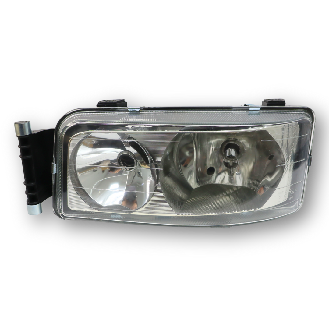 Фара MAN TGA, TGL,TGM, TGS (2000-...) левая (AYFAR) Фара MAN TGA, TGL,TGM, TGS (2000-...) левая (AYFAR)