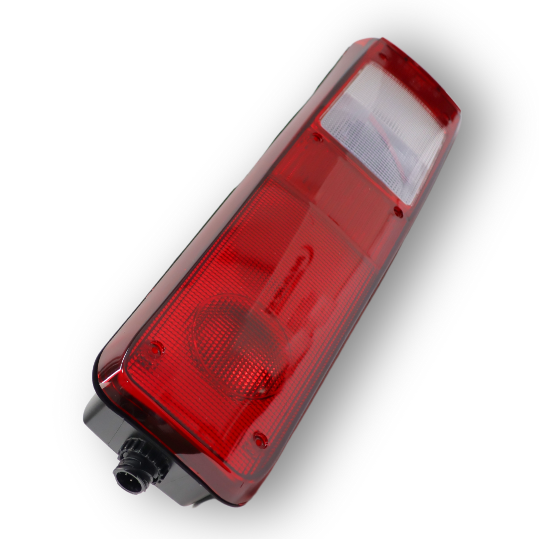 Фонарь задний RENAULT PREMIUM I / II - MAGNUM - KERAX (2006→) \правый\ с разъемом AMP Фонарь задний RENAULT PREMIUM I / II - MAGNUM - KERAX (2006→) \правый\ с разъемом AMP