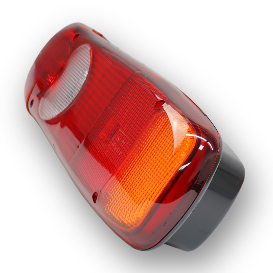 Фонарь задний RENAULT PREMIUM I - MIDLUM (2000-2005) \правый\ с разъемом AMP Фонарь задний RENAULT PREMIUM I - MIDLUM (2000-2005) \правый\ с разъемом AMP