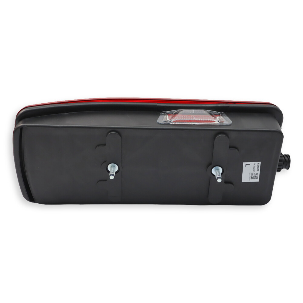 Фонарь задний SCANIA P-G-R-T (2004→) разъемом AMP \лев.\