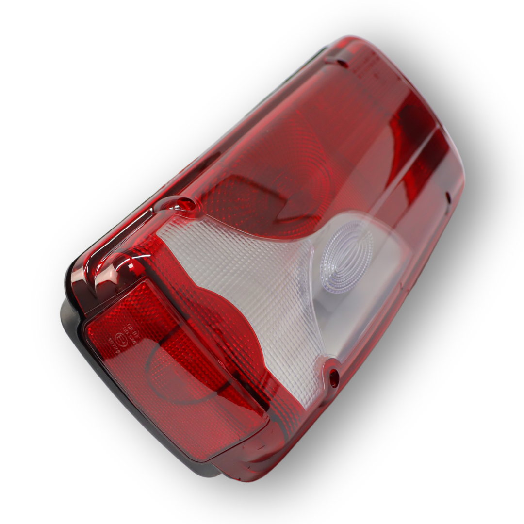 Фонарь задний SCANIA P-G-R-T (2004→) разъемом AMP \лев.\