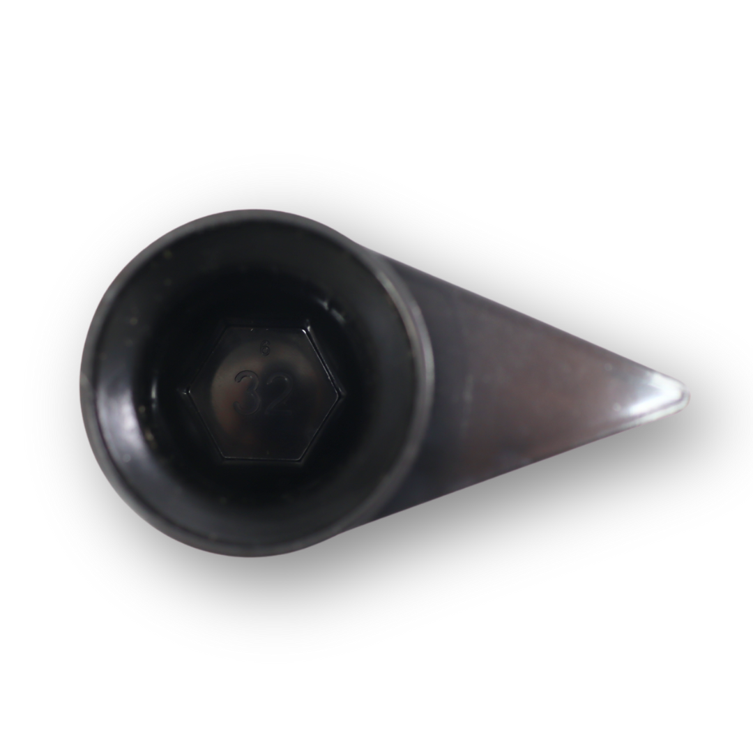 Колпачек на гайку 32 с указателем черный Колпачек на гайку 32 с указателем черный