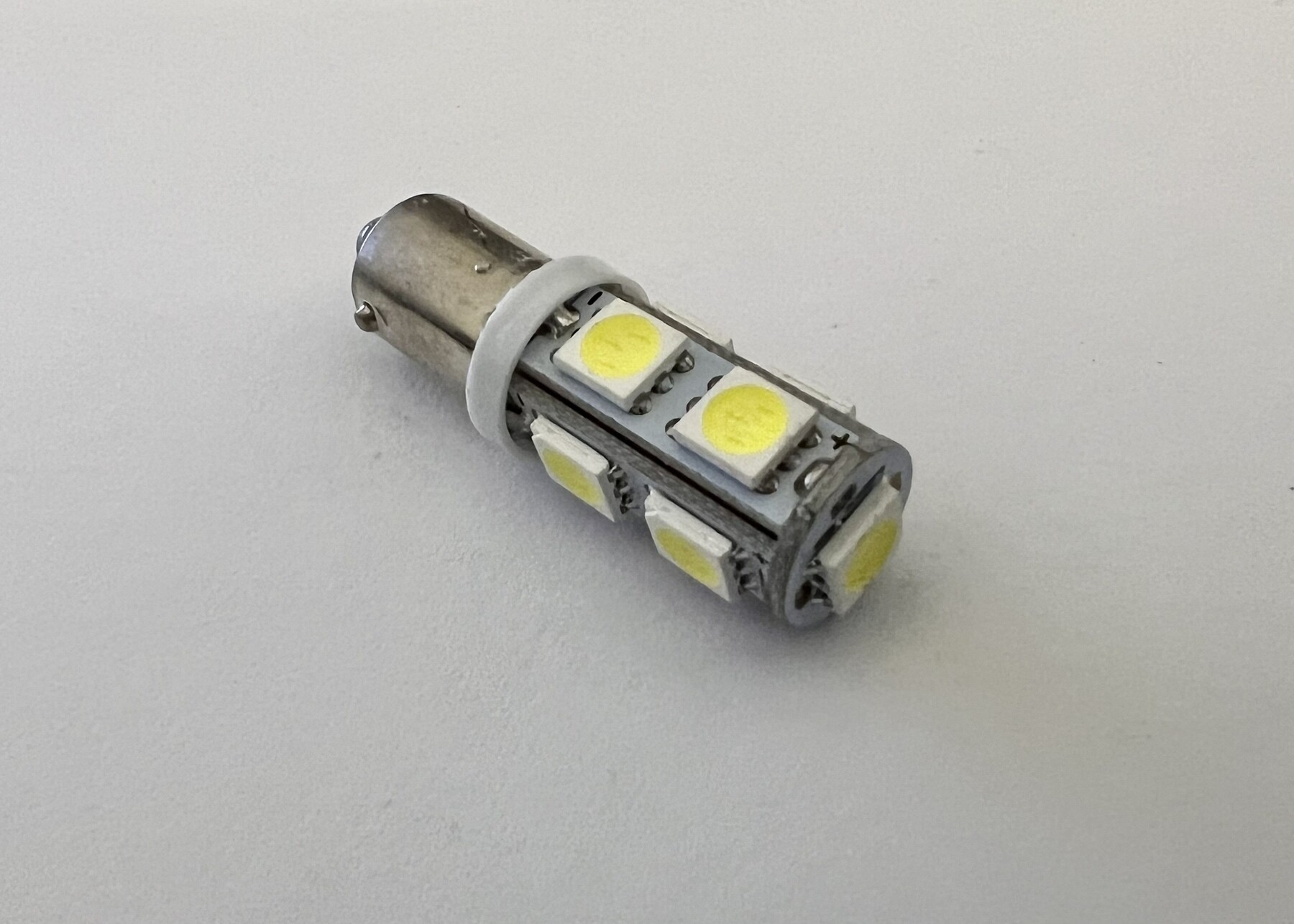 Лампочка LED 24V 5W (9 диодов) мал .цоколь BA9s