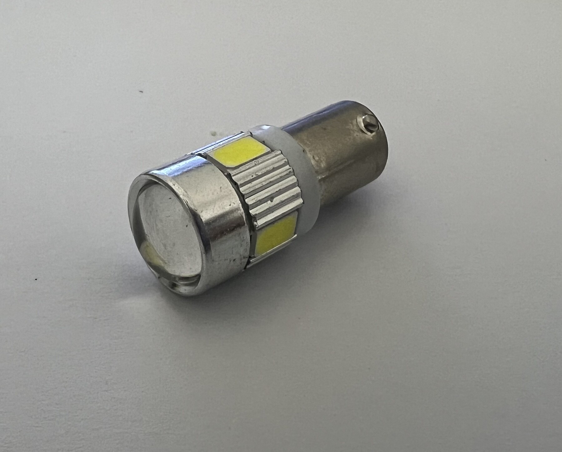 Лампочка LED 24V 4W (5 диодов с линзой) мал .цоколь BA9s