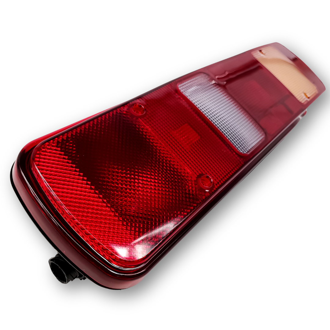 Фонарь задний VOLVO FH 2006 ---> с боковым разъемом "AMP" \правый\ Фонарь задний VOLVO FH 2006 ---> с боковым разъемом "AMP" \правый\