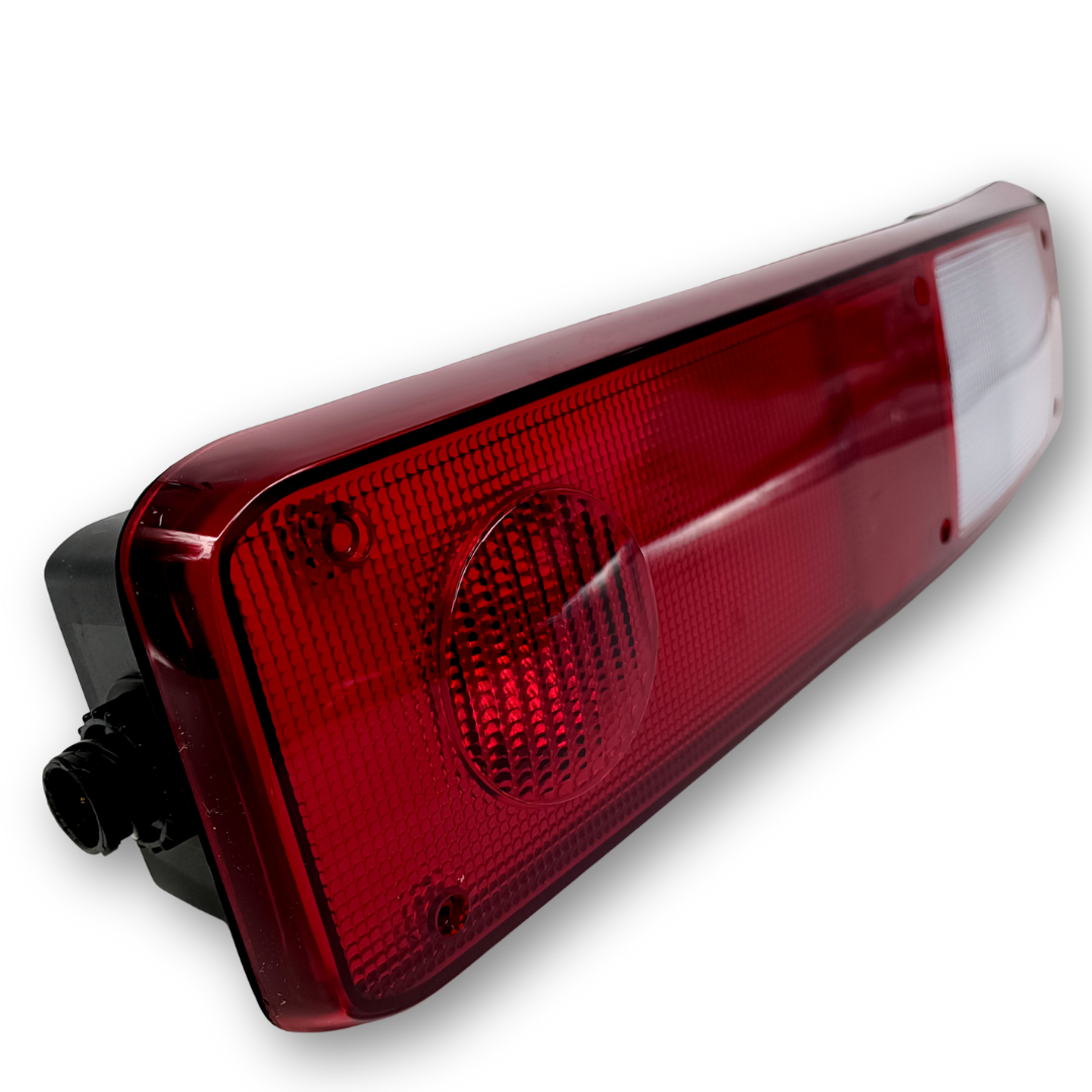 Фонарь задний RENAULT PREMIUM I / II - MAGNUM - KERAX (2006→) \правый\ с разъемом AMP Фонарь задний RENAULT PREMIUM I / II - MAGNUM - KERAX (2006→) \правый\ с разъемом AMP