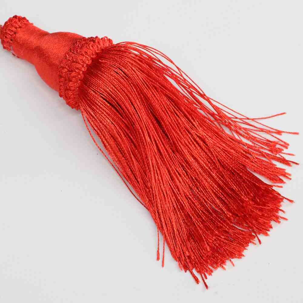 Кисточка из пряжи на верёвке красная с  присоской