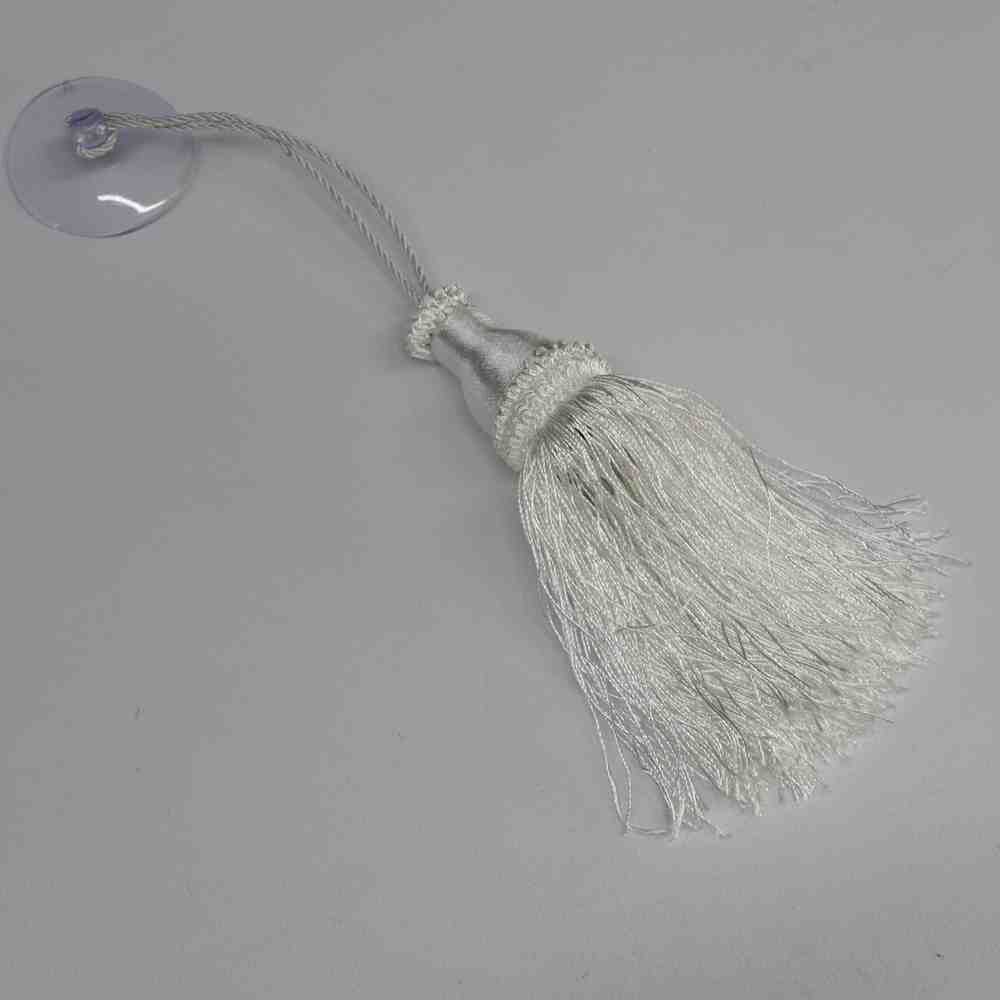 Кисточка из пряжи на верёвке белая с  присоской