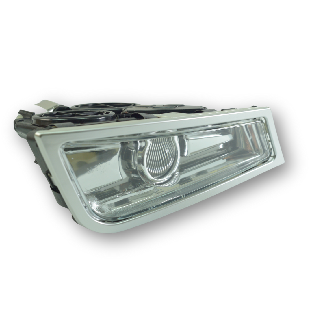 Фара противотуманная VOLVO FH, FH16, FM (2005- ...) H3, правая (C.F.BERG) Фара противотуманная VOLVO FH, FH16, FM (2005- ...) H3, правая (C.F.BERG)