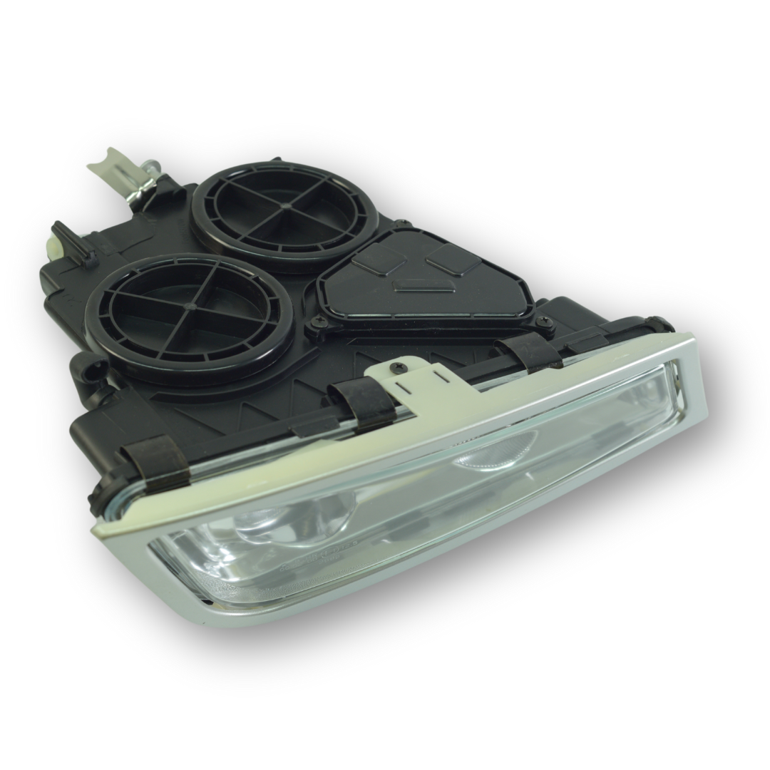 Фара противотуманная VOLVO FH, FH16, FM (2005- ...) 2 лампы H3, правая (C.F.BERG) Фара противотуманная VOLVO FH, FH16, FM (2005- ...) 2 лампы H3, правая (C.F.BERG)