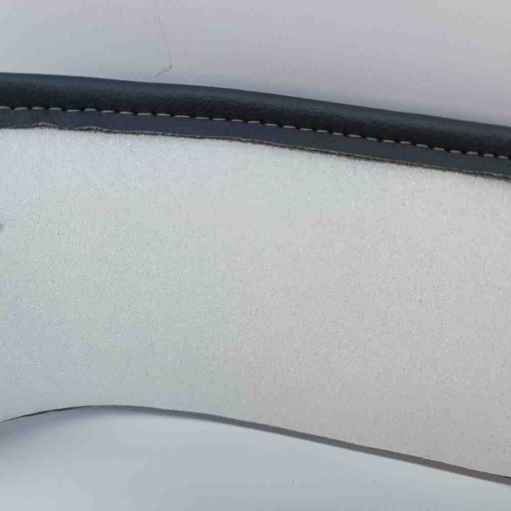 Оплетка руля Экокожа  Ø 45см - черная с черными вставками