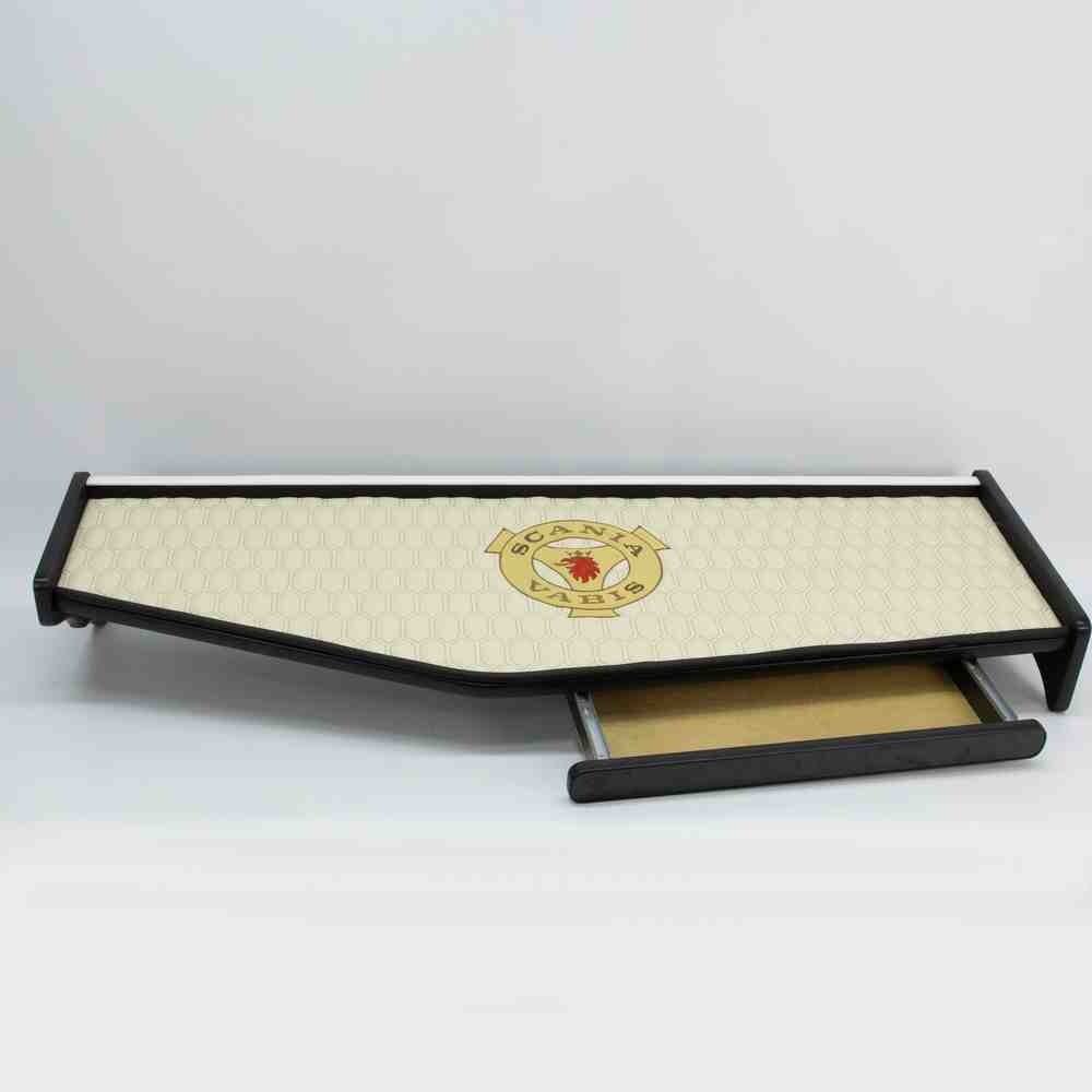 Полка кабины длинная SCANIA 420 R бежевая с вышивкой\ST- Экокожа стёжка\ Полка кабины длинная SCANIA 420 R бежевая с вышивкой\ST- Экокожа стёжка\