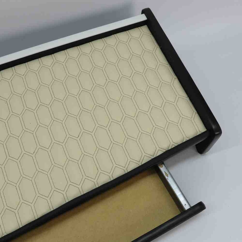 Полка кабины длинная SCANIA 420 R бежевая с вышивкой\ST- Экокожа стёжка\