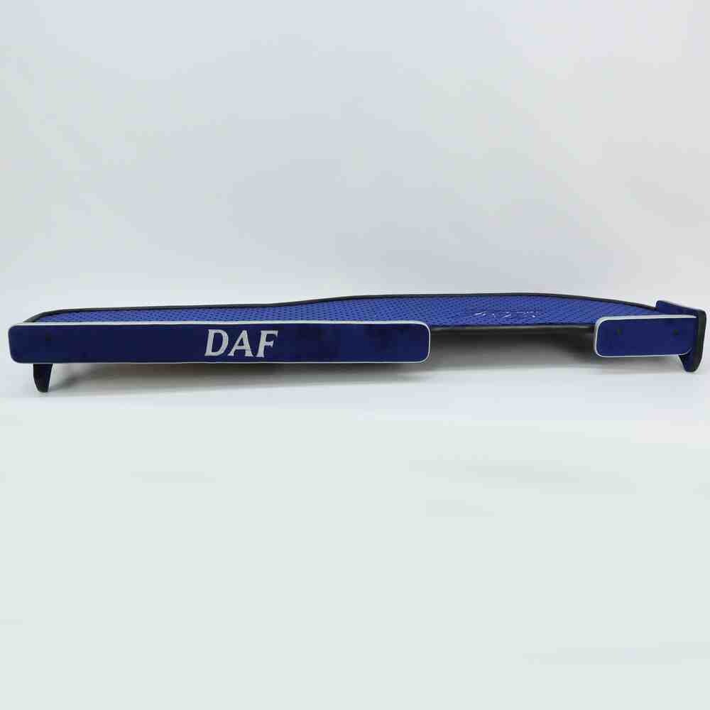 Полка кабины длинная DAF XF 106 Алькантара \синяя\вышивка Полка кабины длинная DAF XF 106 Алькантара \синяя\вышивка