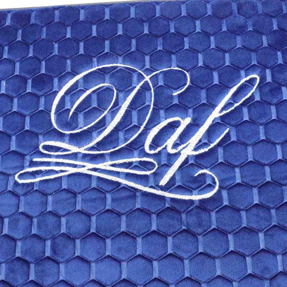 Полка кабины  длинная DAF XF 106 Алькантара \синяя\вышивка