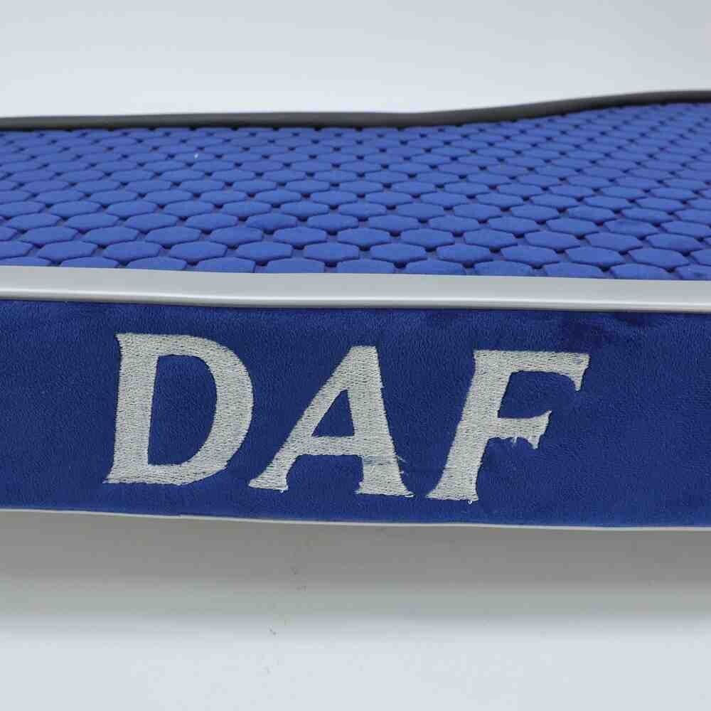 Полка кабины  длинная DAF XF 106 Алькантара \синяя\вышивка