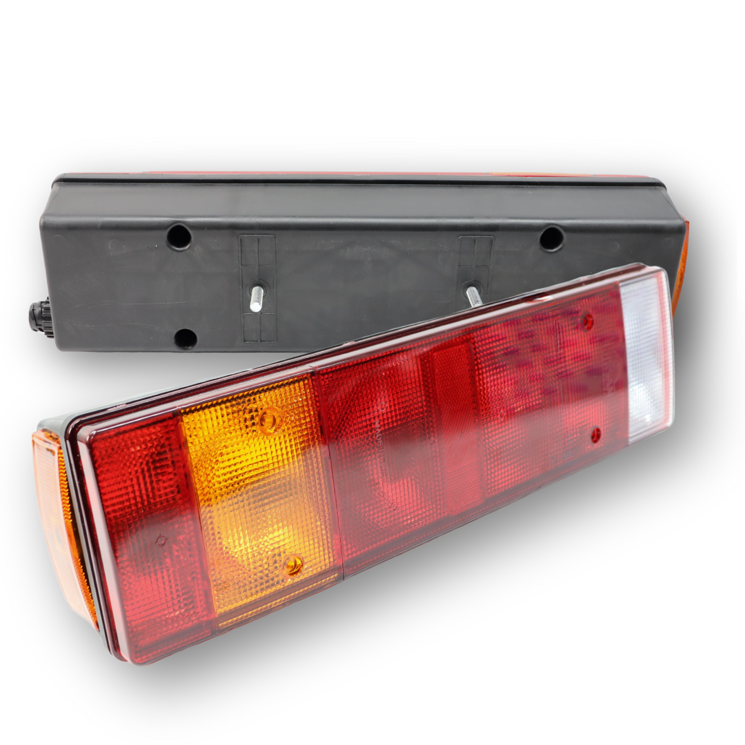 Фонарь задний 0030 Универсальный левый\разъем AMP Фонарь задний 0030 Универсальный левый\разъем AMP