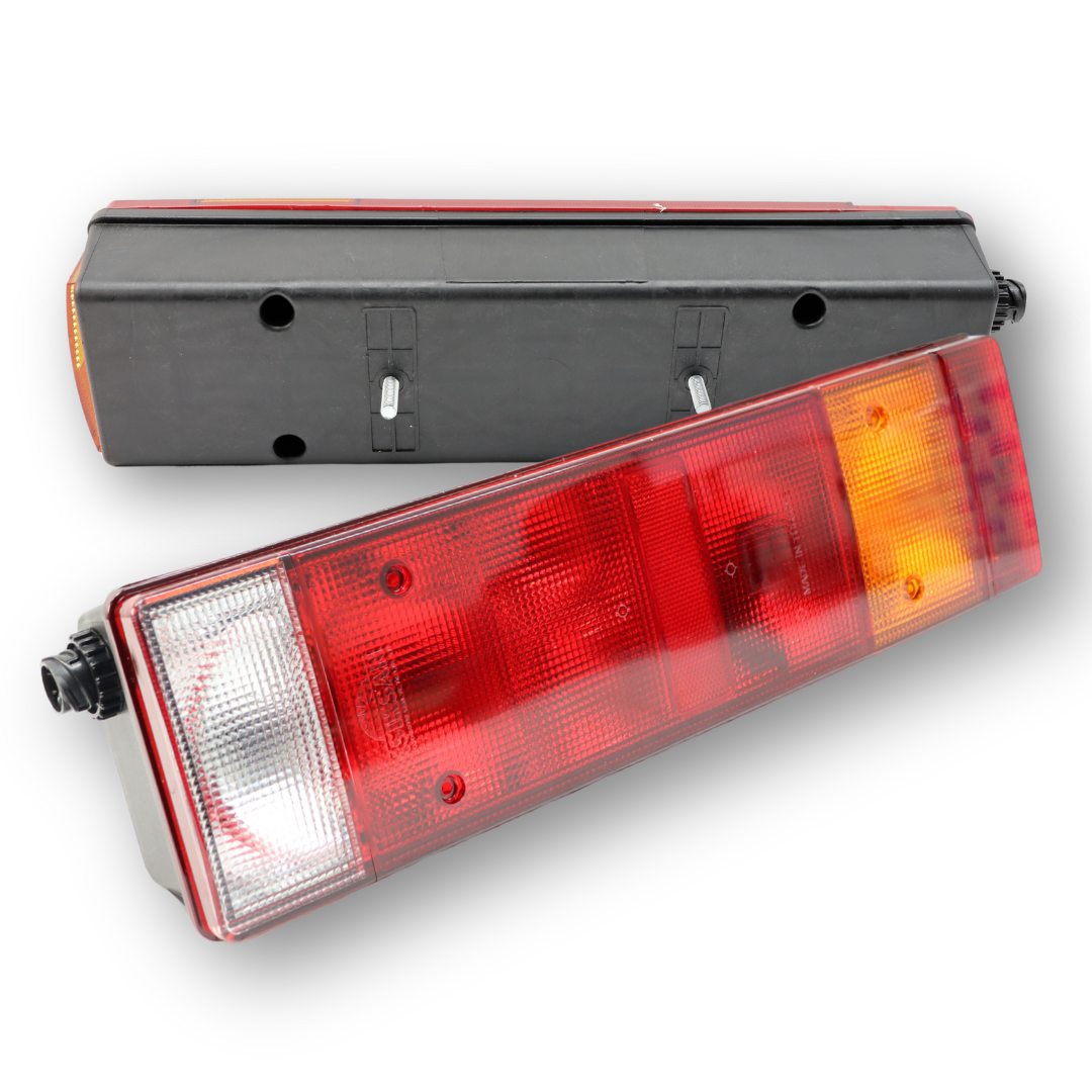 Фонарь задний 0030 Универсальный  правый\разъем AMP