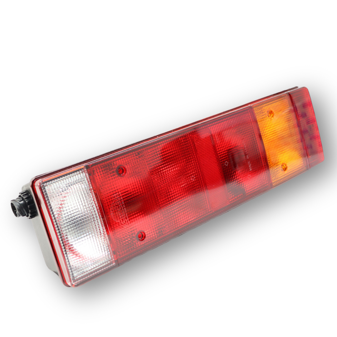 Фонарь задний 0030 Универсальный  правый\разъем AMP