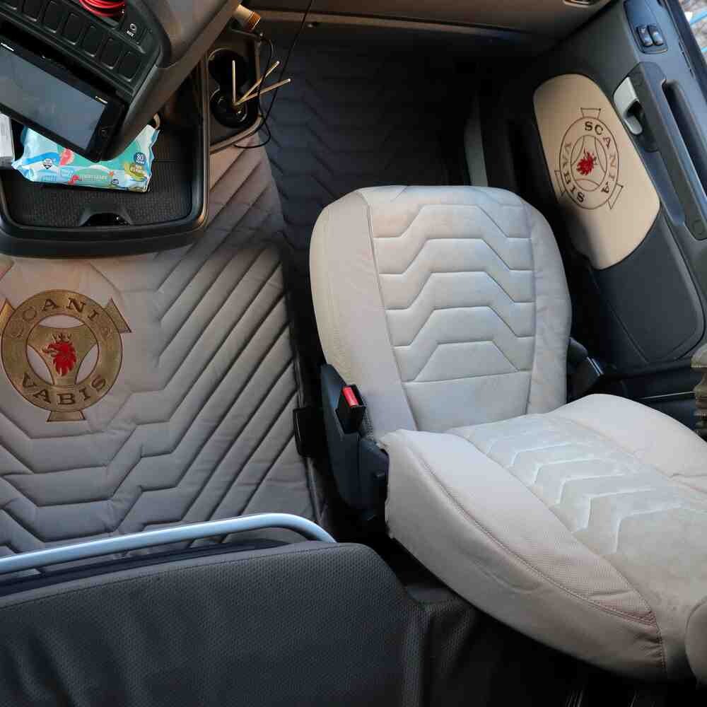 Коврик 3D Экокожа SCANIA R 2014-2016; рестайлинг 2017; АКПП,  бежевый, перфорация