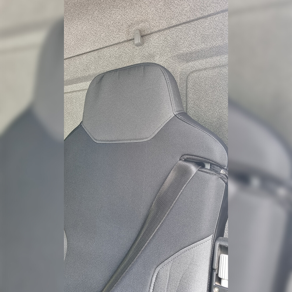 Чехол на сиденья MAN TGX,TGA,TGL,TGM,TGS; (2007-2020) 1 ремень, водитель (Низкий) пассажир (Высокий) серый Чехол на сиденья MAN TGX,TGA,TGL,TGM,TGS; (2007-2020) 1 ремень, водитель (Низкий) пассажир (Высокий) серый