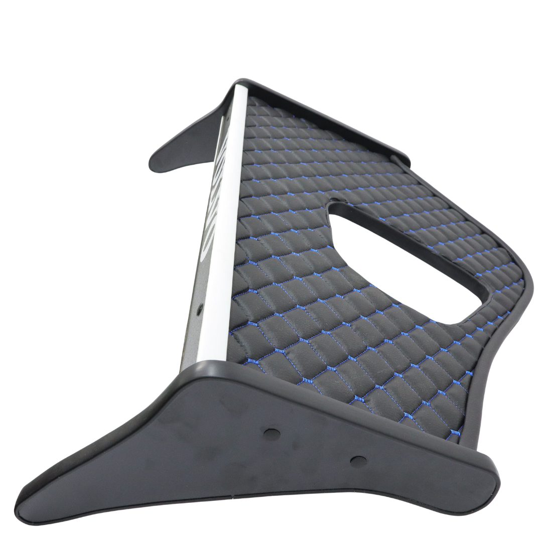 Полка кабины VOLVO FH 12\16 с 2002г. черная с синей строчкой\ST- Экокожа стёжка\ Полка кабины VOLVO FH 12\16 с 2002г. черная с синей строчкой\ST- Экокожа стёжка\