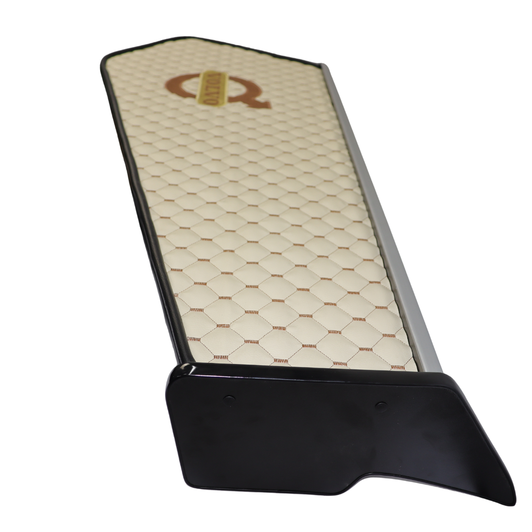 Полка кабины длинная VOLVO FH EURO 6 с 2014г. бежевая с вышивкой\ST- Экокожа стёжка\ Полка кабины длинная VOLVO FH EURO 6 с 2014г. бежевая с вышивкой\ST- Экокожа стёжка\