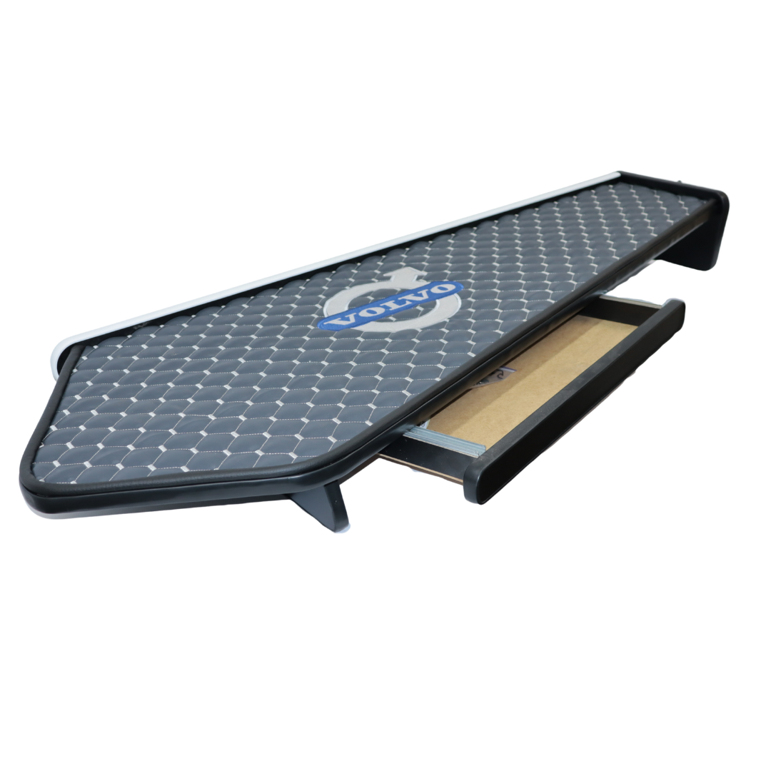 Полиця кабіни довга VOLVO FH EURO 6 з 2014р. сіра з вишивкою\ST- Екошкіра стежка\ Полиця кабіни довга VOLVO FH EURO 6 з 2014р. сіра з вишивкою\ST- Екошкіра стежка\