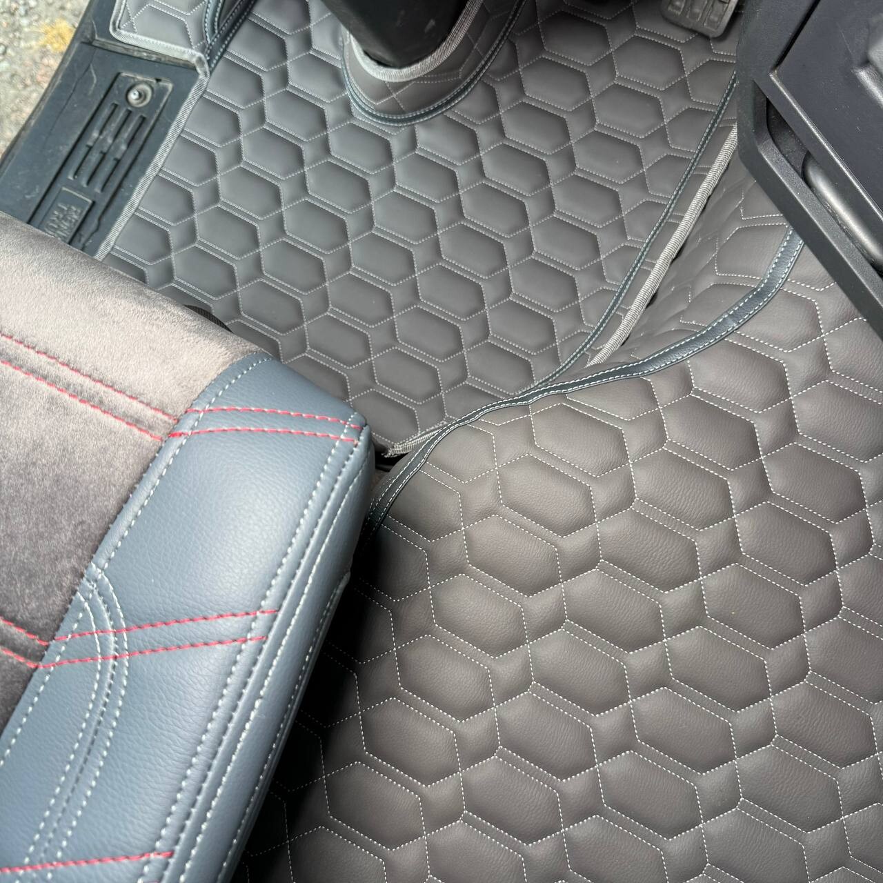 Килимок 3D Екошкіра RENAULT T з 2014 року; АКПП, сірий, Килимок 3D Екошкіра RENAULT T з 2014 року; АКПП, сірий,