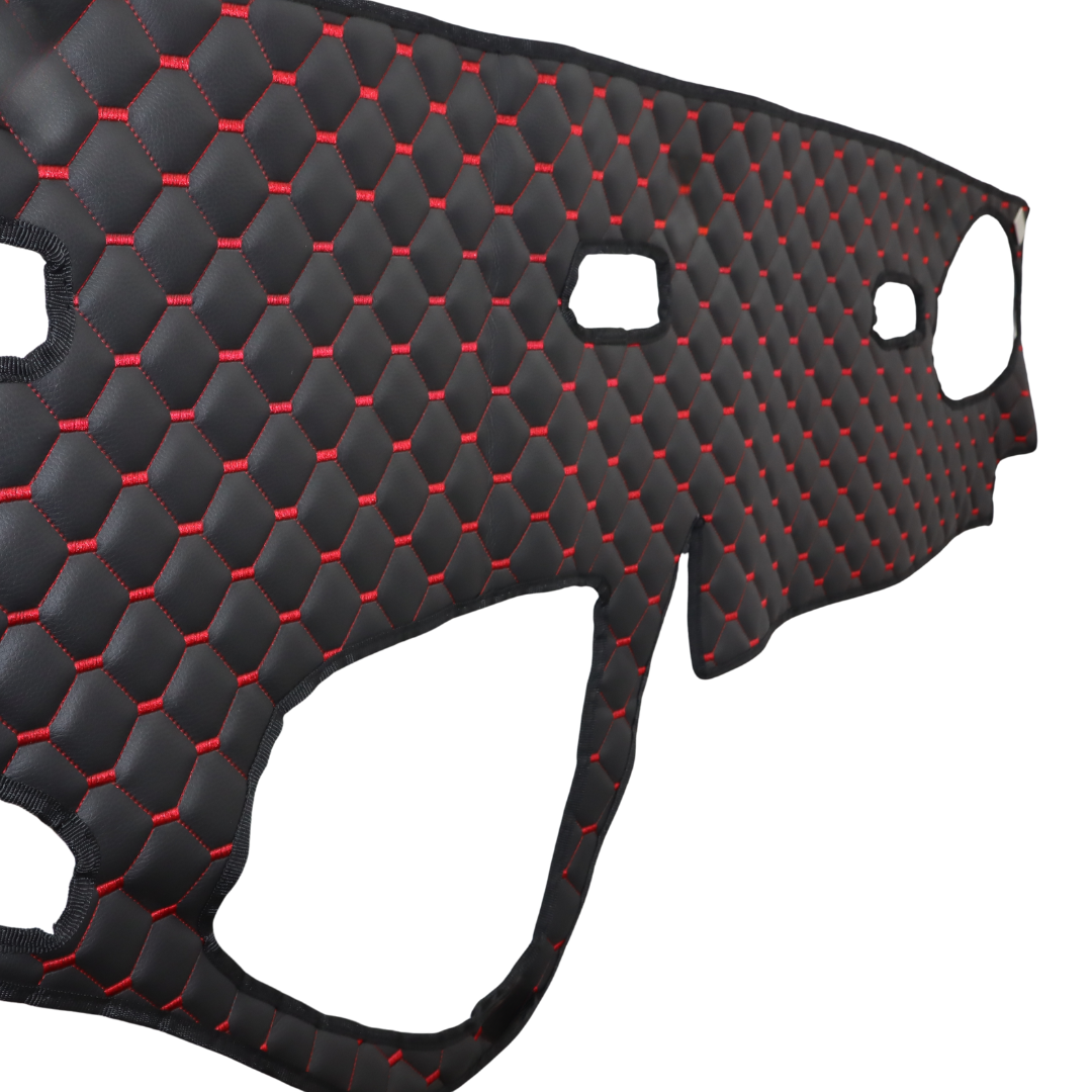 Накидка на торпеду VOLVO FH EURO 5 02-12 чорна Накидка на торпеду VOLVO FH EURO 5 02-12 чорна