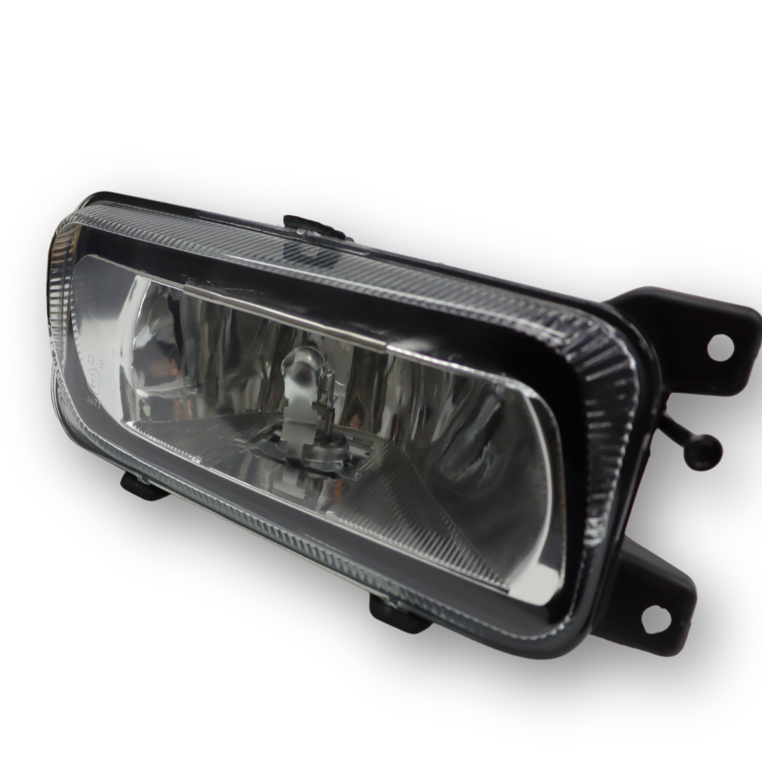 Фара противотуманная MERCEDES ACTROS MP2 (2003 - ...), MP3 (2002 - ...) H3, правая (C.F.BERG) Фара противотуманная MERCEDES ACTROS MP2 (2003 - ...), MP3 (2002 - ...) H3, правая (C.F.BERG)