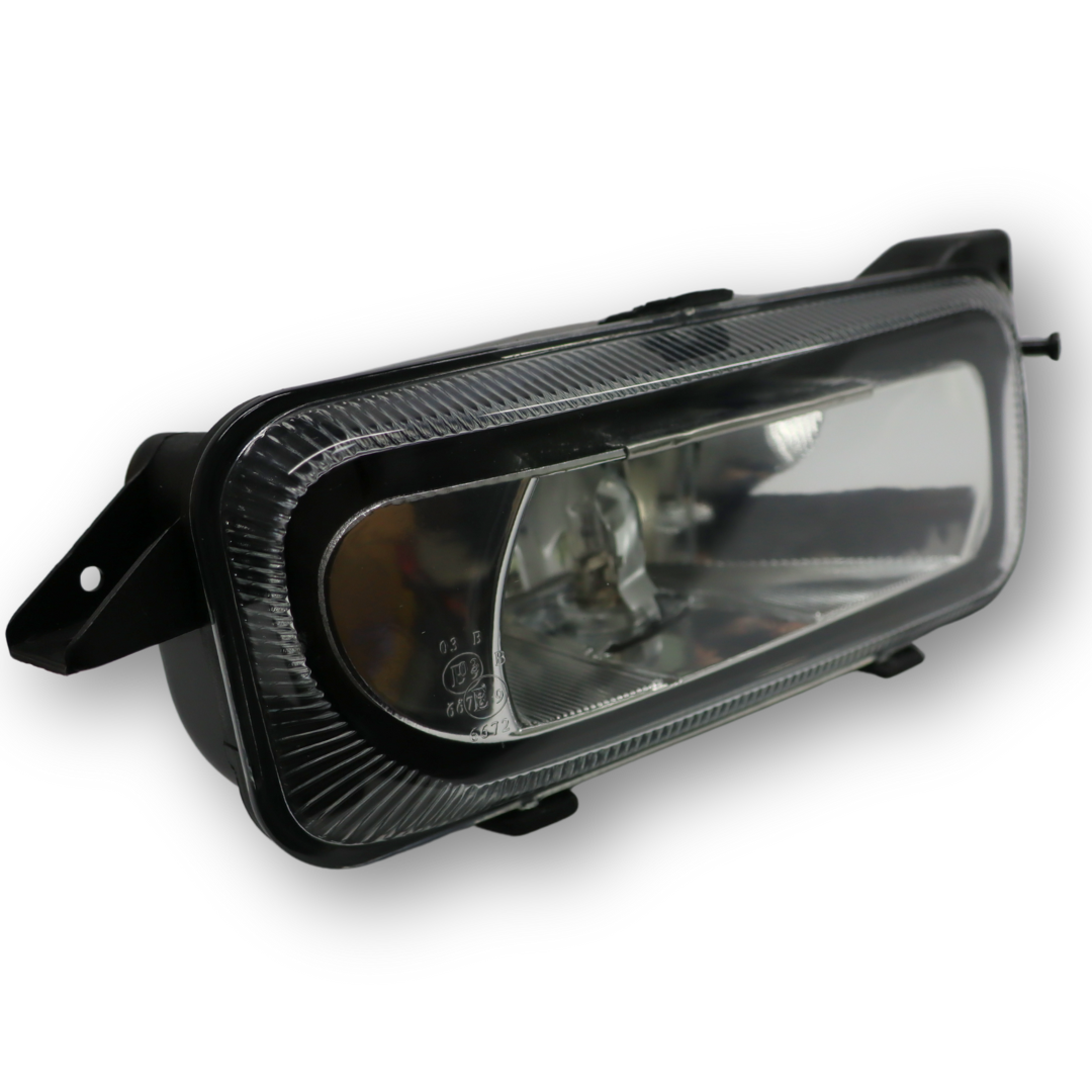 Фара противотуманная MERCEDES ACTROS MP2 (2003 - ...), MP3 (2002 - ...) H3, правая (C.F.BERG) Фара противотуманная MERCEDES ACTROS MP2 (2003 - ...), MP3 (2002 - ...) H3, правая (C.F.BERG)