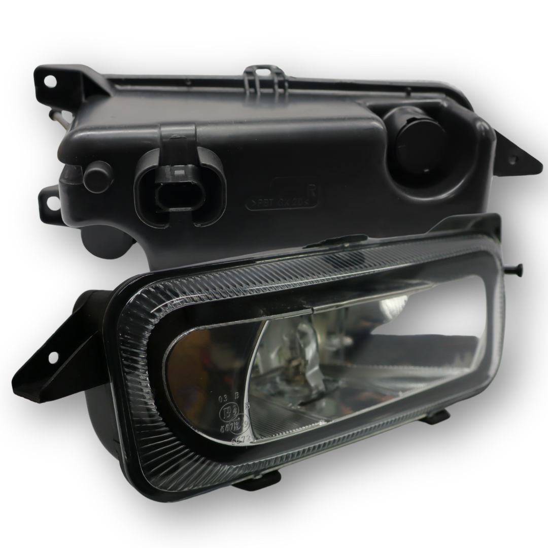 Фара противотуманная MERCEDES ACTROS MP2 (2003 - ...), MP3 (2002 - ...) H3, правая (C.F.BERG) Фара противотуманная MERCEDES ACTROS MP2 (2003 - ...), MP3 (2002 - ...) H3, правая (C.F.BERG)