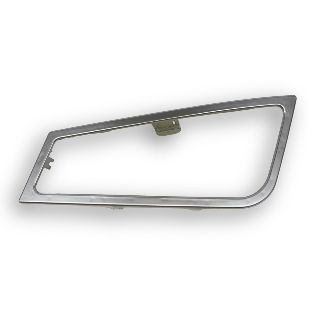 Рамка прот.тум.фары VOLVO FH-16 (2008-2012r- )   \левая\